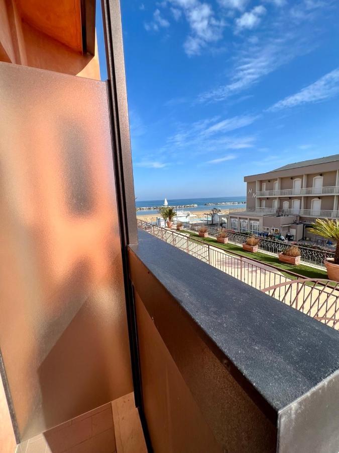 Hotel Giorgetti Orange Белларія-Іджеа-Марина Екстер'єр фото
