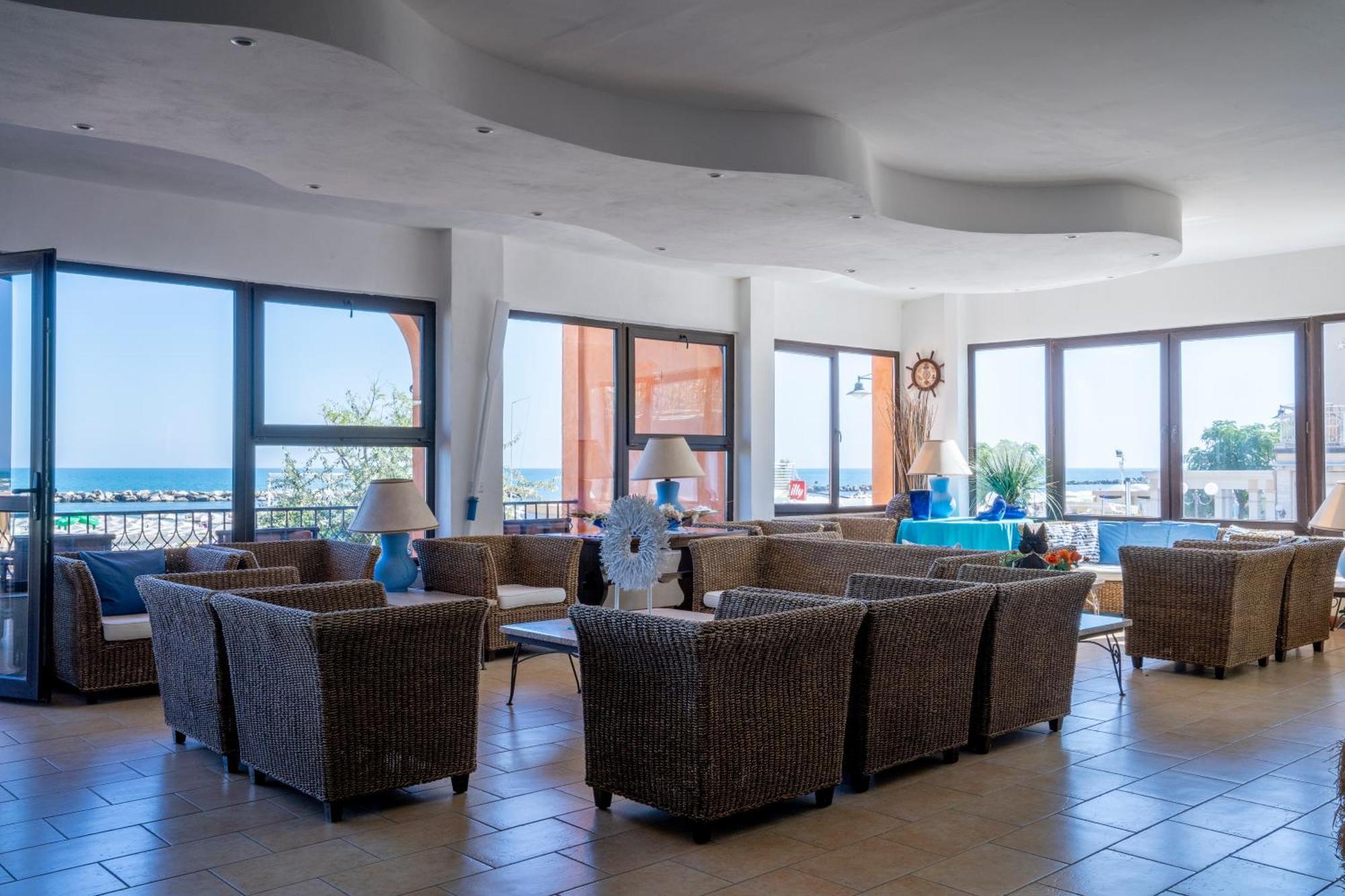 Hotel Giorgetti Orange Белларія-Іджеа-Марина Екстер'єр фото