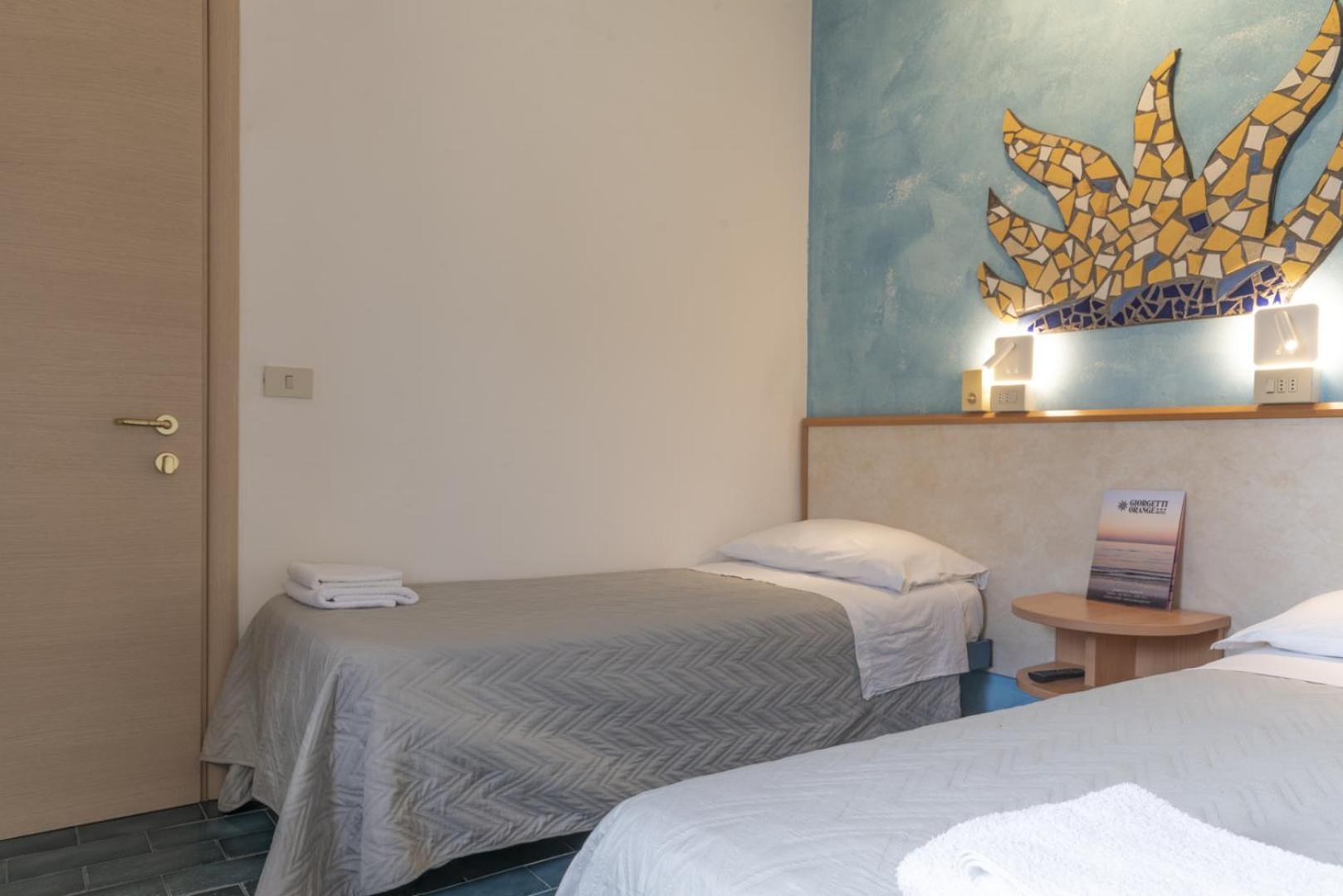 Hotel Giorgetti Orange Белларія-Іджеа-Марина Екстер'єр фото