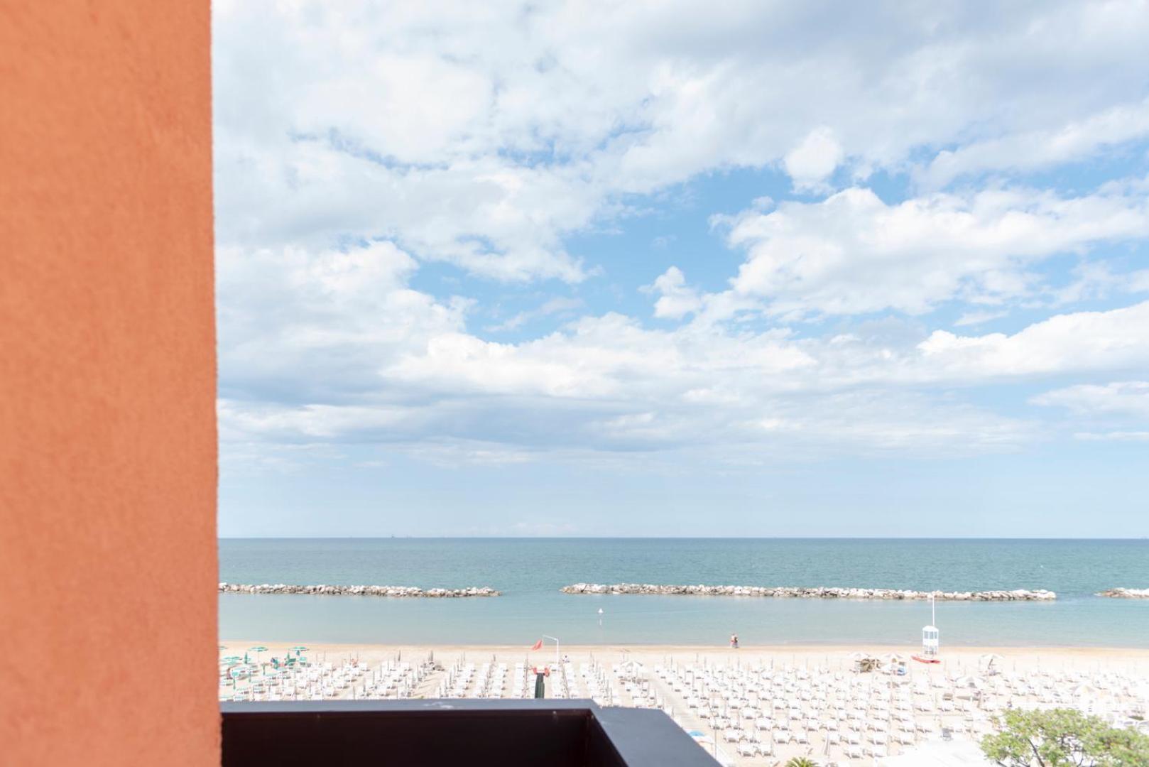 Hotel Giorgetti Orange Белларія-Іджеа-Марина Екстер'єр фото